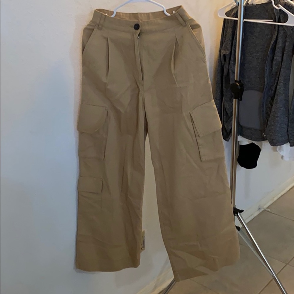Wide leg pants with oversized pockets